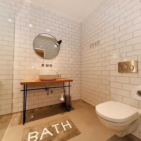 Apartment Whiterooms 12 *