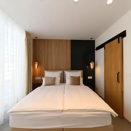 Whiterooms 12 *