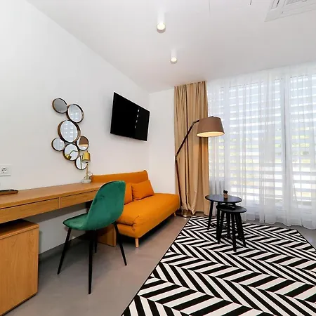 Apartment Whiterooms 12
