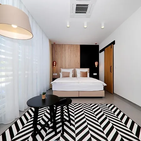 Whiterooms 12