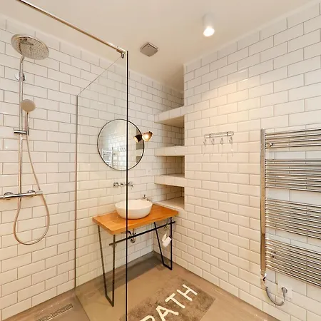 Apartment Whiterooms 12 *