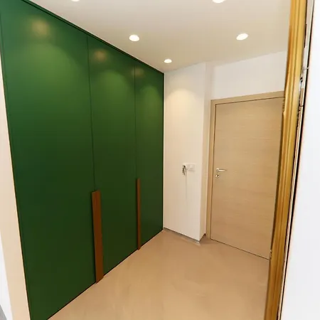 Whiterooms 12 *